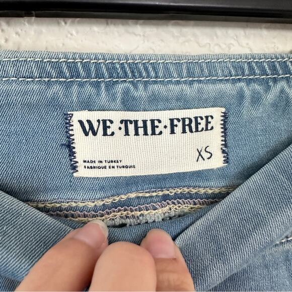 NWT We The Free In My Feelings Light Wash Mid Rise Crop Bootcut Jeans XS - Picture 4 of 9